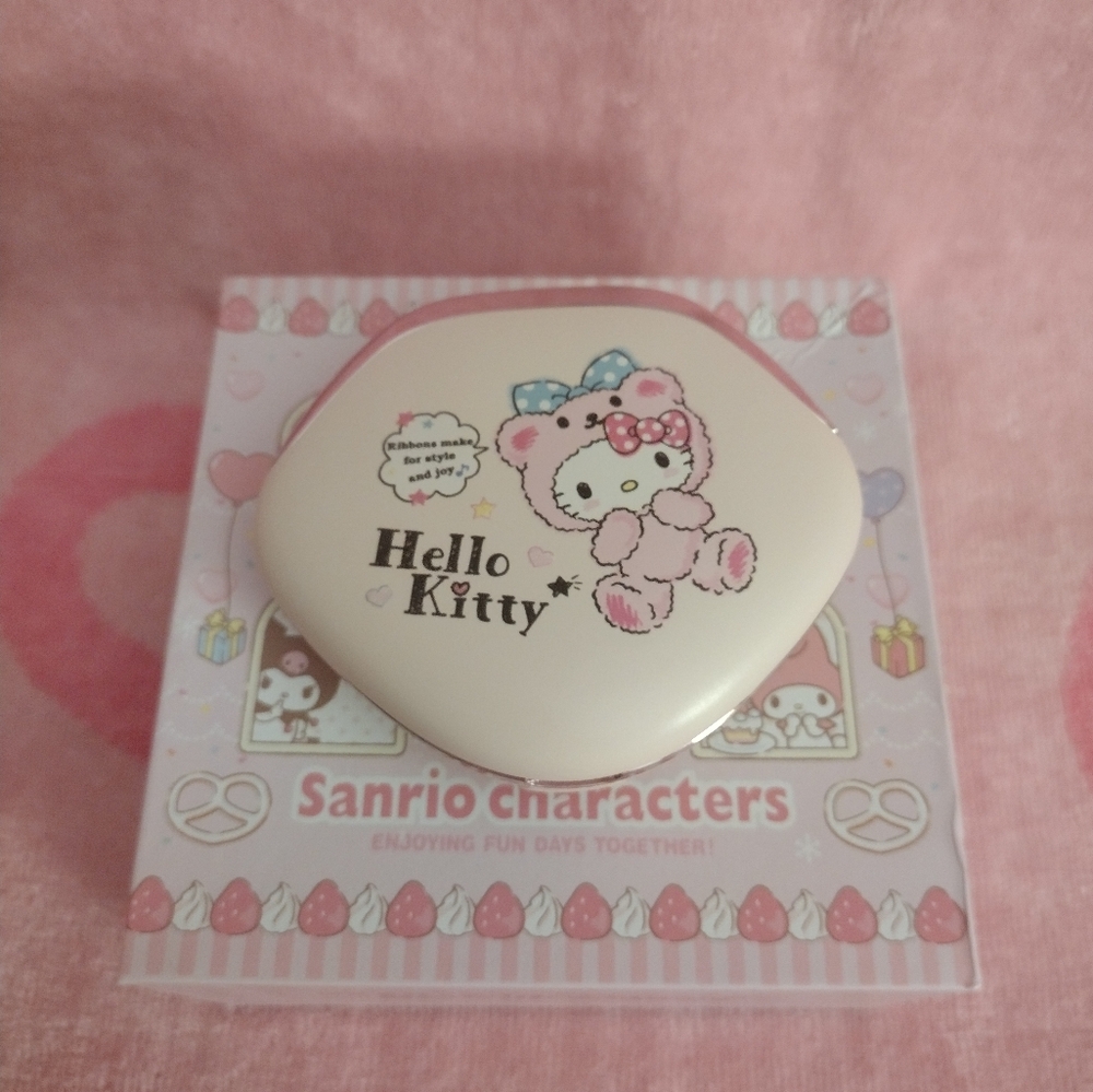 EXCLUSIVE - Hello Kitty Officially Licensed Contact Care Case & Mirror - Picture 4 of 9